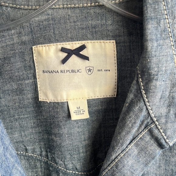 Banana Republic Denim Western Button Down Medium Pearl Button Detail - Picture 2 of 4